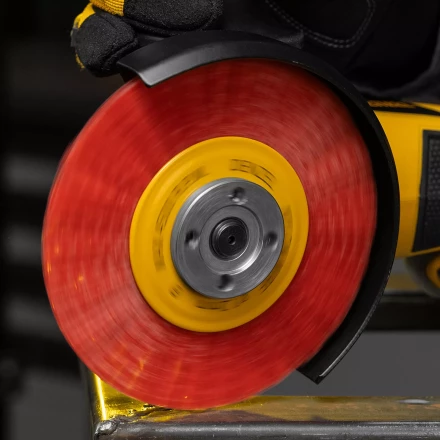 Щетка для УШМ, Denzel 125 мм, плоская, нейлоновая щетина, посадка 22,2 мм, 74461 купить в Перми