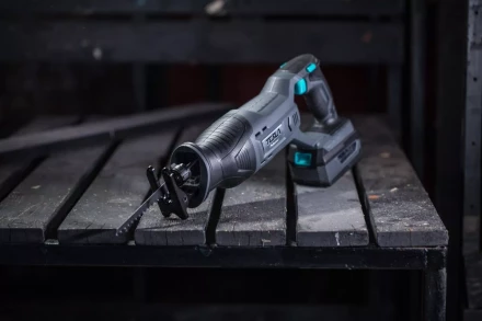 Ножовка TESLA TR18DC без акк. и з.у купить в Перми