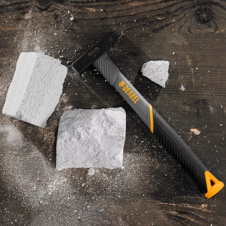 Молоток слесарный, 200 г Denzel, кованый, фибергласовая рукоятка c TPR покрытием 10482 купить в Перми