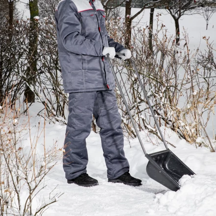 Движок для уборки снега пластиковый Сибртех, 570 х 470 х 1300 мм, стальная рукоятка, Россия, 615925 купить в Перми