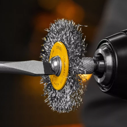 Набор щеток для дрели, 5 Плоских 25-38-50-63-75 мм, шпилька, нерж. вит. проволока Denzel 74495 купить в Перми