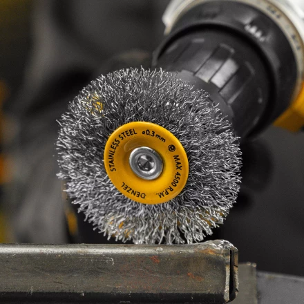 Щетка для дрели, 50 мм, Плоская, со шпилькой, нержавеющая витая проволока Denzel 744623 купить в Перми