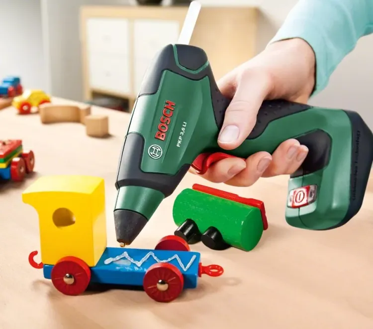 Аккумуляторный клеевой пистолет BOSCH РКР 3,6 Li (0.603.264.620) купить в Перми