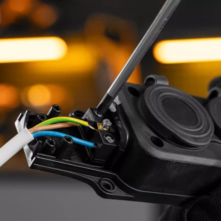 Шнур сетевой Denzel Energy Series, ПВС, 1,5 м, 3 x 1 мм, с неразборной вилкой, белый, 3 м, 37662 купить в Перми