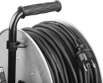 Удлинитель ЗУБР &quot;ПРОФИ&quot; на металл катушке, КГ 3х1,5кв мм, морозостойкий, 4 гнезда, IP44, макс мощность 3500Вт, 50м 55085-50 купить в Перми