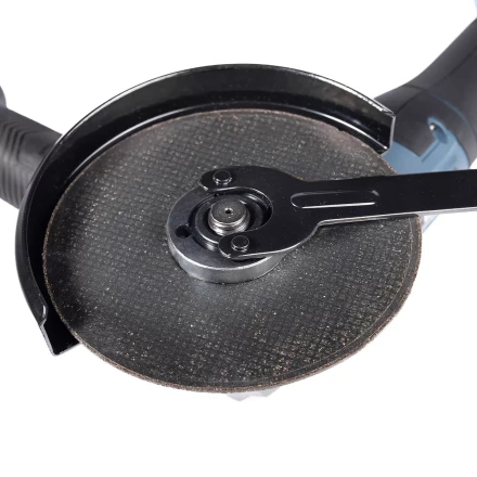 Угловая шлифмашина аккумуляторная бесщеточная КВТ GB-20-125 с оснасткой до 125 мм (102595) купить в Перми