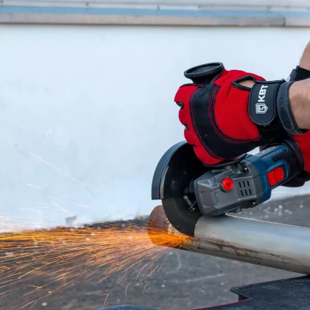 Угловая шлифмашина аккумуляторная бесщеточная КВТ GB-20-125 с оснасткой до 125 мм (102595) купить в Перми