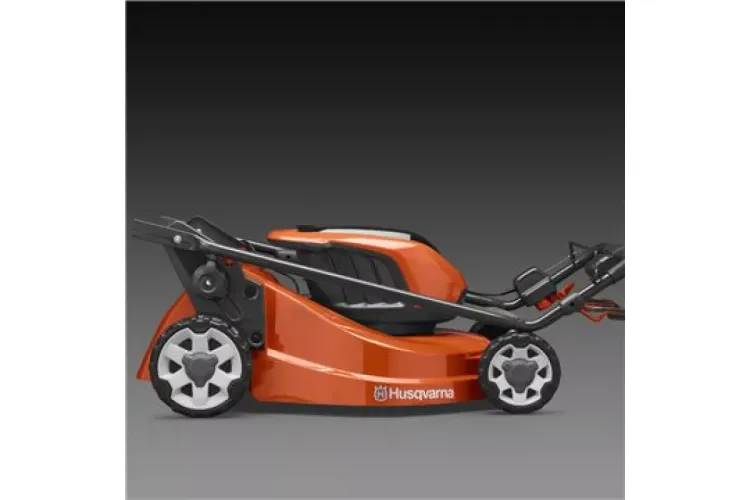 Аккумуляторная газонокосилка, самоходная Husqvarna LC347iV купить в Перми
