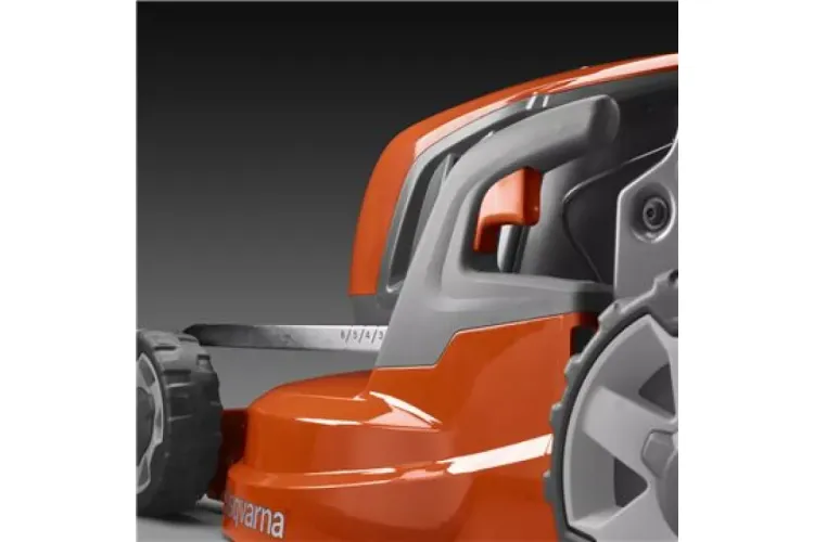 Аккумуляторная газонокосилка, самоходная Husqvarna LC347iV купить в Перми