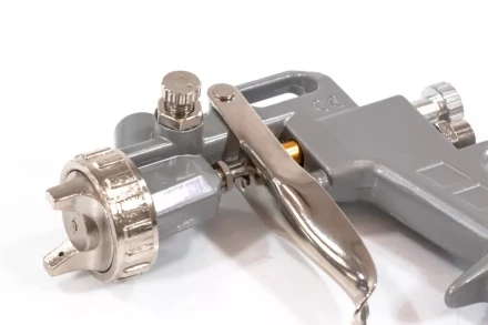 Пневматический краскопульт с верхним бачком V=1,0 л + сопла диаметром 1.2, 1.5 и 1.8 мм  MATRIX 57315 купить в Перми