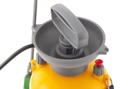 Опрыскиватель усиленный помповый 5 л с шлангом разбрызгивателем PALISAD LUXE 64757 купить в Перми