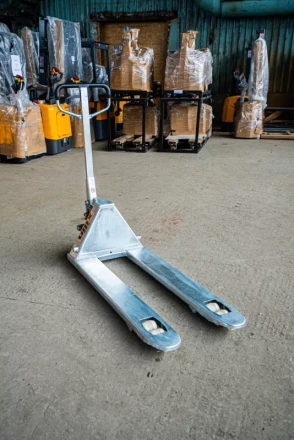 Тележка гидравлическая оцинкованная 2500 кг 1150 мм нейлоновые колеса XILIN BFG 1025410 купить в Перми