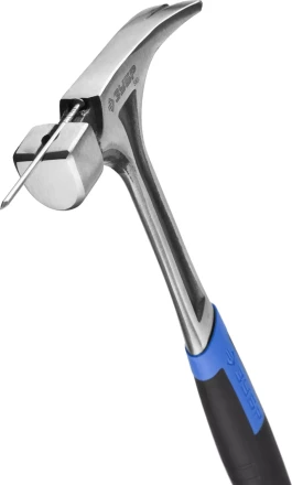 Молоток-гвоздодер ЗУБР &quot;ПРОФЕССИОНАЛ&quot; цельнокованый с магнитом и двухкомпонентной рукояткой, 580г 20258-580 купить в Перми