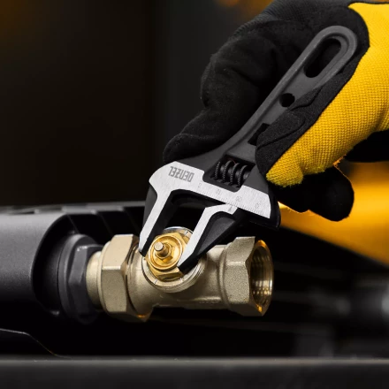 Ключ разводной Denzel 135 мм, CrV, кованый, укороченная рукоятка 15752 купить в Перми