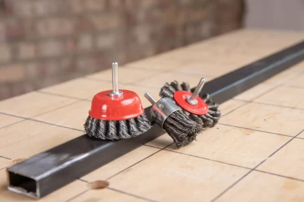 Кордщетка HAMMER плоская 75мм для дрели витая сталь (207-208) купить в Перми