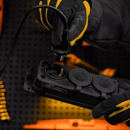 Удлинитель-шнур силовой Denzel Top Series, КГТТ, 20м, 3 розетки, 3 x 1,5 мм, 3 м 37422 купить в Перми