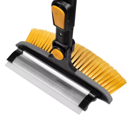 Щетка-сметка со скребком, телескоп, поворотная голова, водосгон 950-1320 мм Denzel 55327 купить в Перми