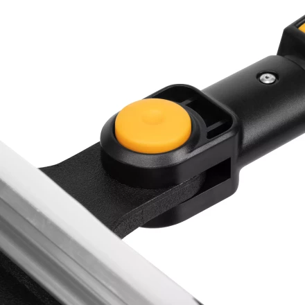 Щетка-сметка со скребком, телескоп, поворотная голова, водосгон 950-1320 мм Denzel 55327 купить в Перми