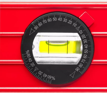 Уровень коробчатый усиленный MIRAX, фрезерованная поверхность, утолщенный профиль, 3 противоударных ампулы (1 поворотная на 360 град), с ручками, 80 см 34603-080 купить в Перми