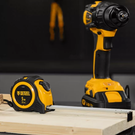 Рулетка Denzel  5м х 25мм, обрезиненный корпус, автоматическая фиксация, 31552 купить в Перми