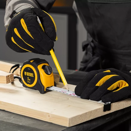 Рулетка Denzel  5м х 25мм, обрезиненный корпус, автоматическая фиксация, 31552 купить в Перми