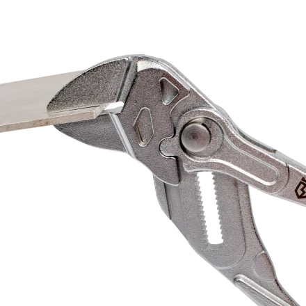 Клещи переставные — гаечный ключ КВТ 180 мм с кнопочной самофиксацией (82147) купить в Перми