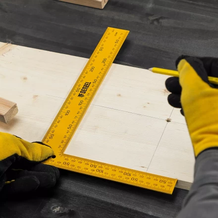 Угольник стальной Denzel, 200 х 300 мм, 32388 купить в Перми