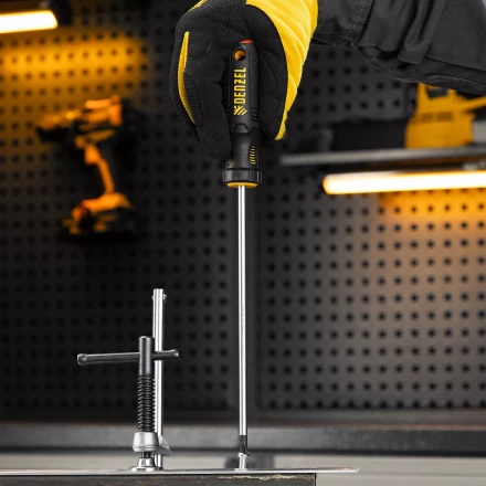 Отвертка, PH2х200 мм, S2, 3к рукоятка Denzel 121827 купить в Перми