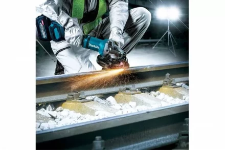 Аккумуляторная угловая шлифовальная машина XGT Makita GA037GZ (без АКБ и ЗУ) купить в Перми