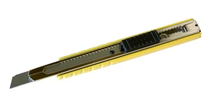 Нож со сменным лезвием 9 мм металлический корпус Энкор 9660 купить в Перми