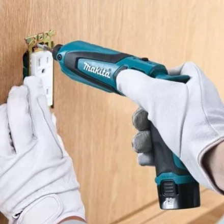 Аккумуляторная ударная отвертка Makita TD021DSE купить в Перми