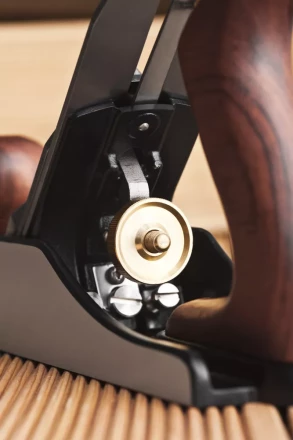 Рубанок KRAFTOOL Premium серии &quot;PRO&quot; металлический, рукоятка – Бубинга, модель &quot;4&quot;, 250х50мм, нож 50мм, лезвие 3мм 18527-25 купить в Перми