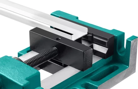 Тиски KRAFTOOL станочные трехсторонние 32716-100 купить в Перми