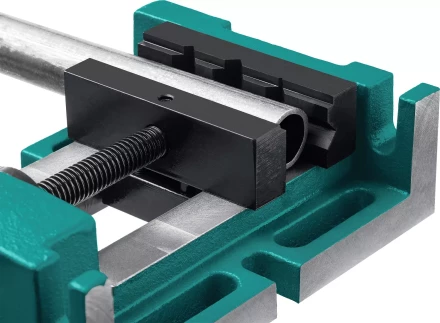 Тиски KRAFTOOL станочные трехсторонние 32716-100 купить в Перми