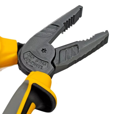 Плоскогубцы комбинированные 180 мм Denzel 17081, трехкомпонентные рукоятки купить в Перми