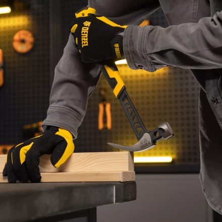 Молоток-гвоздодёр Denzel 10466, 450 г, цельнокованый,боек с магнитом, двухкомп. обрезин. рук-ка купить в Перми