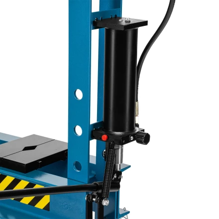 Пресс гидравлический с манометром и педалью, 30 т // Stels 52316 купить в Перми