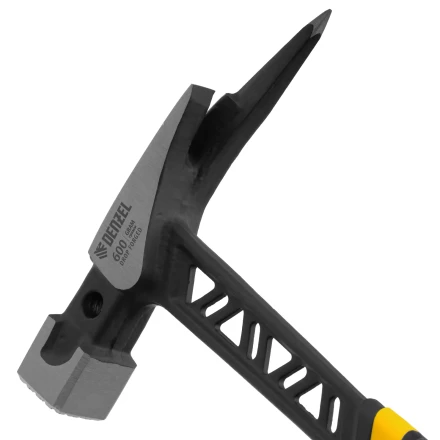 Молоток кровельщика 600 г, цельнокованый, боек с магнитом, двухкомп. обрезин. рук-ка Denzel 10623 купить в Перми