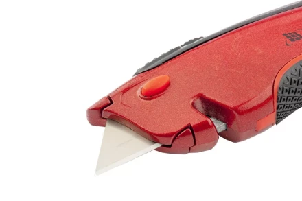 Нож 18мм, выдвижное трапециевидное лезвие, эргономичная двухкомпонентная рукоятка + 3 лезвия MATRIX QUIK BLADE 78925 купить в Перми