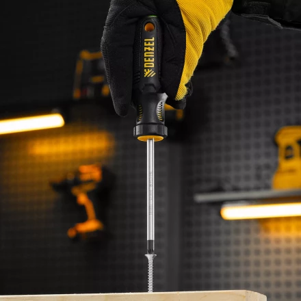 Отвертка, PZ2x100 мм, S2, 3к рукоятка Denzel 122077 купить в Перми