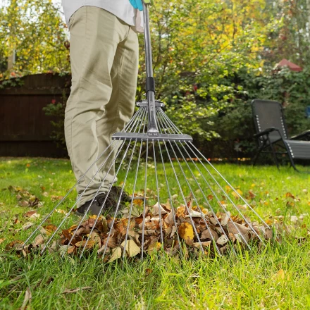 Грабли веерные стальные Palisad, 190 - 520 х 1200 - 1500 мм, 15 зубьев, раздвижные, стальной черенок, 6175655 купить в Перми