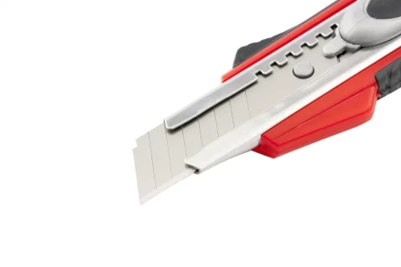 Нож 18мм, выдвижное лезвие, металлическая направляющая, двойная фиксация, эргономичная двухкомпонентная рукоятка MATRIX QUIK BLADE 78936 купить в Перми