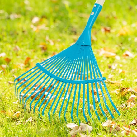 Грабли веерные стальные Palisad, 430 х 1550 мм, 22 плоских зуба, лакированный черенок, Luxe, 617885 купить в Перми