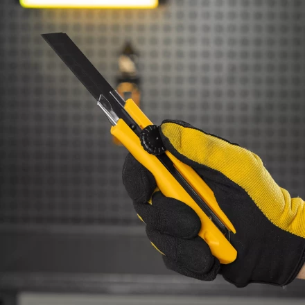 Нож Denzel, 18 мм, сменное лезвие, SK4, метал. направляющая, винтовой фиксатор, 78943 купить в Перми