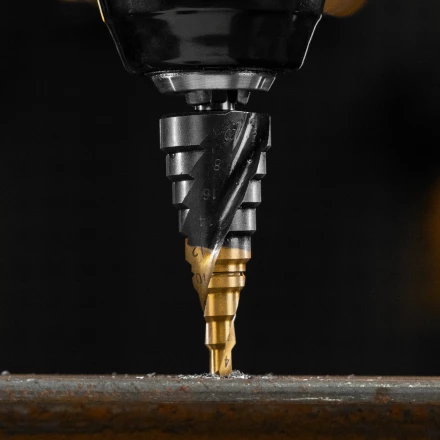 Сверло ступенчатое Denzel 723604, 6-8-10-12-14-16-18-20-22-24-26-28-30мм, Р6М5, 6-гр. хвостовик купить в Перми