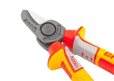 Кабелерез диэлектрические рукоятки до 1000 В трехкомпонентные рукоятки 160 мм GROSS 17725 купить в Перми