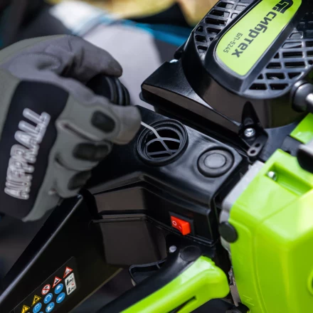 Пила цепная бензиновая Сибртех БП-5245 95209, 52 см3, шина 45 см, шаг 0.325, паз 1,5 мм, 72 звена купить в Перми