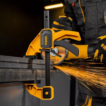 Струбцина F-образная Denzel, быстрозажимная, 150 х 80 мм, усиленный нейлоновый корпус 20505 купить в Перми