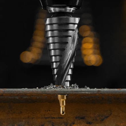 Сверло ступенчатое Denzel 723606, 4-6-8-10-12-14-16-18-20-22-24-26-28-30-32 мм, Р6М5, 6-гр. хвостовик купить в Перми