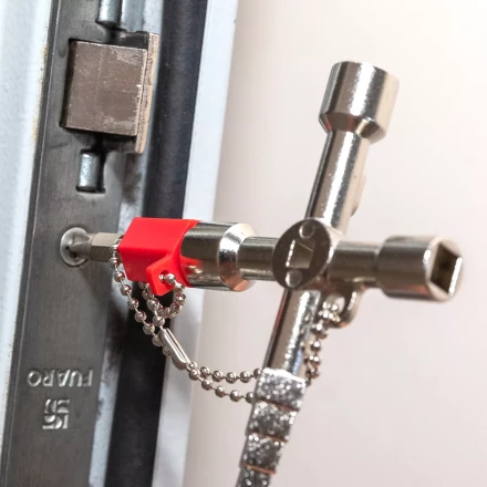 Ключ для электрошкафов КВТ КЭШ-5М с 5 профилями и битой «крест/шлиц» (84624) купить в Перми